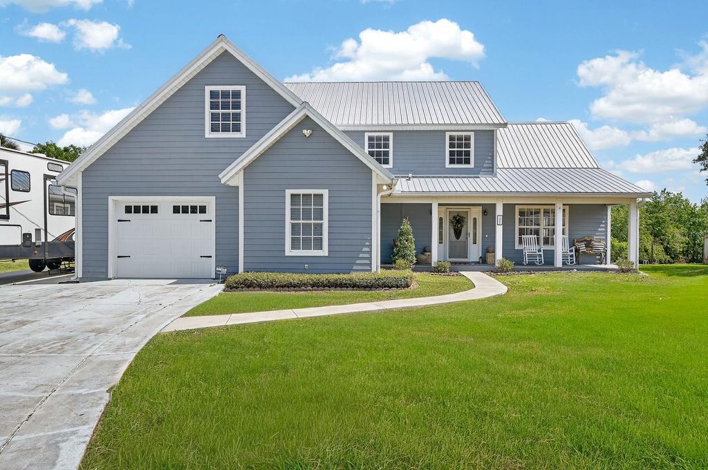 Photo of 1523 Lakeside Drive, Deland, FL 32720 (MLS # V4948210)