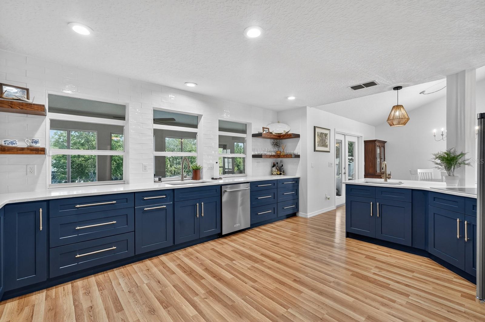 LAKE BERESFORD TERRACE - Residential