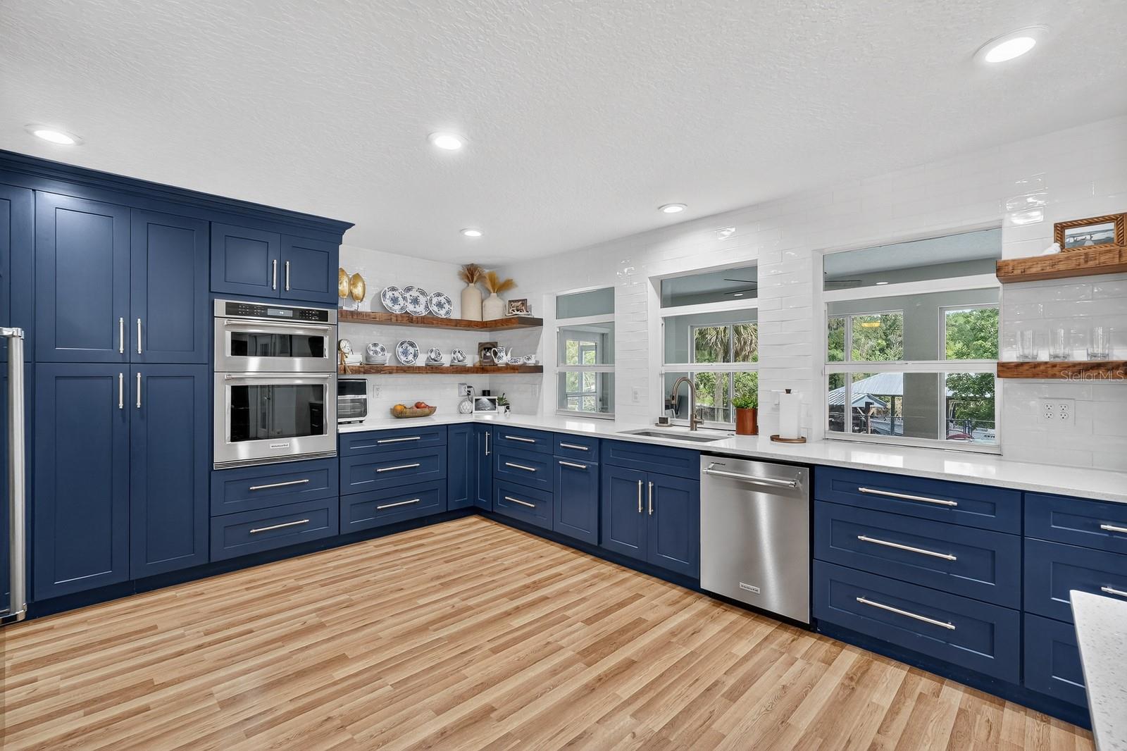 LAKE BERESFORD TERRACE - Residential