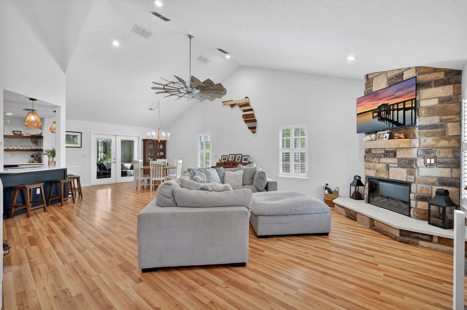 LAKE BERESFORD TERRACE - Residential