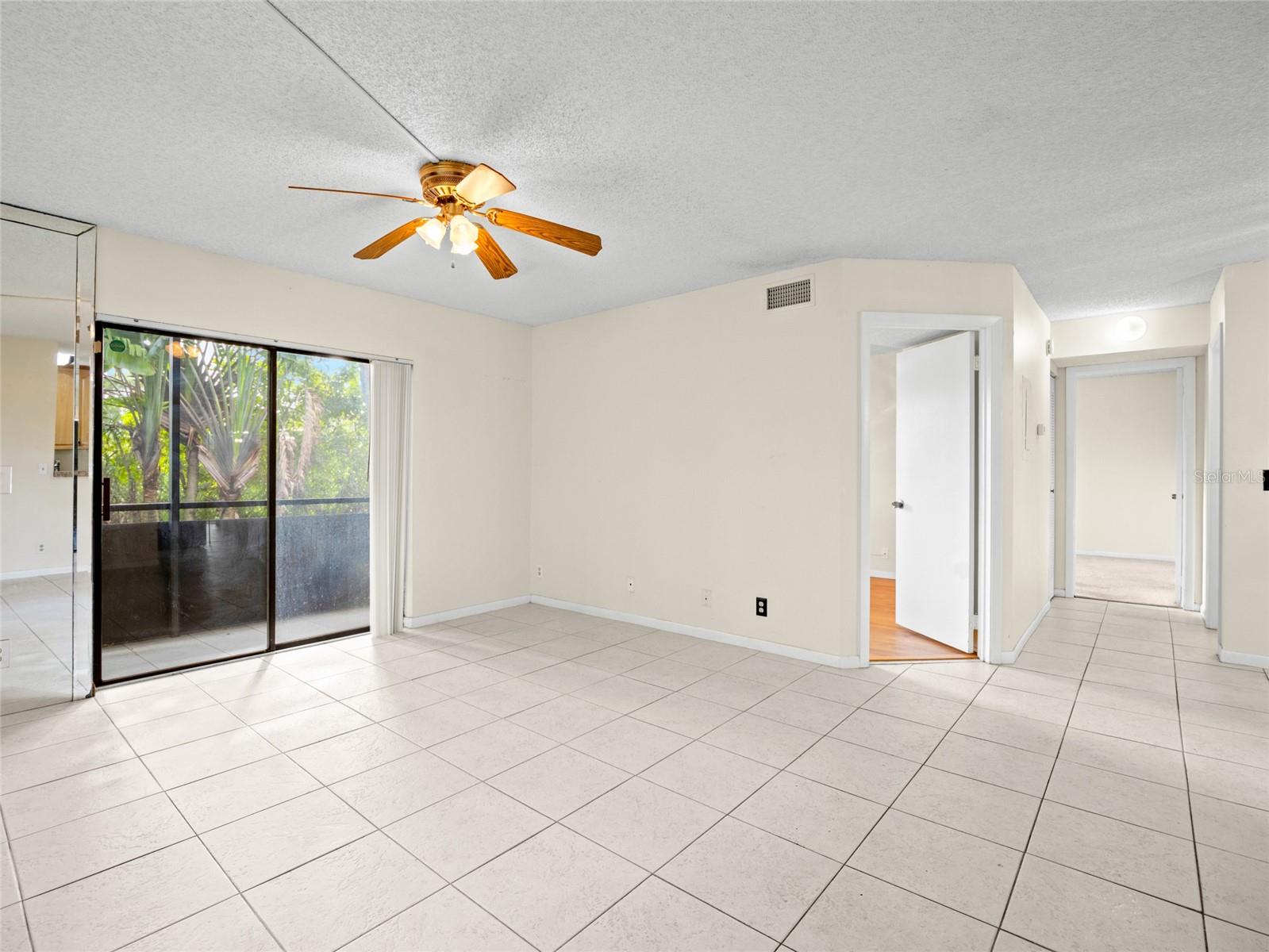 588 TRACE CIRCLE 102