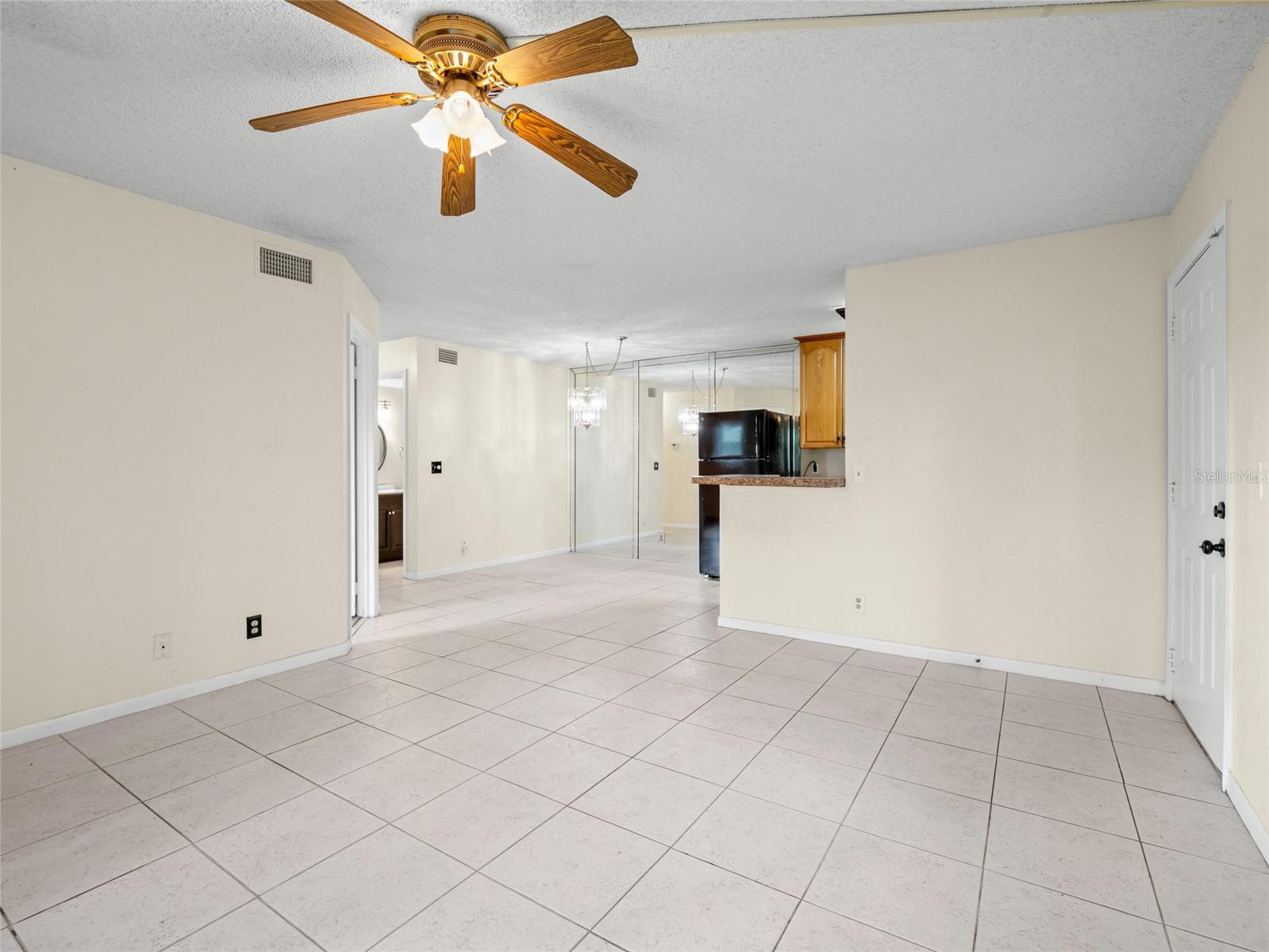 588 TRACE CIRCLE 102