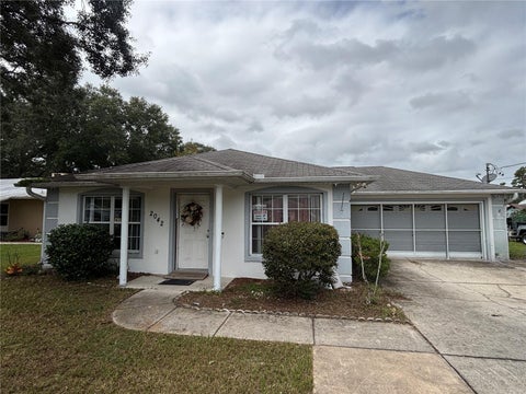 Photo of 2042 SE 175th Terrace, Silver Springs, FL 34488 (MLS # OM734850)