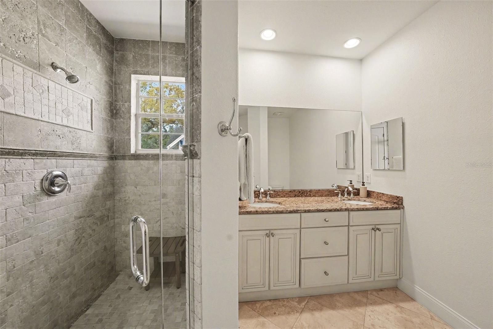 DAVIS ISLANDS PB10 PG52 TO 57 - Residential