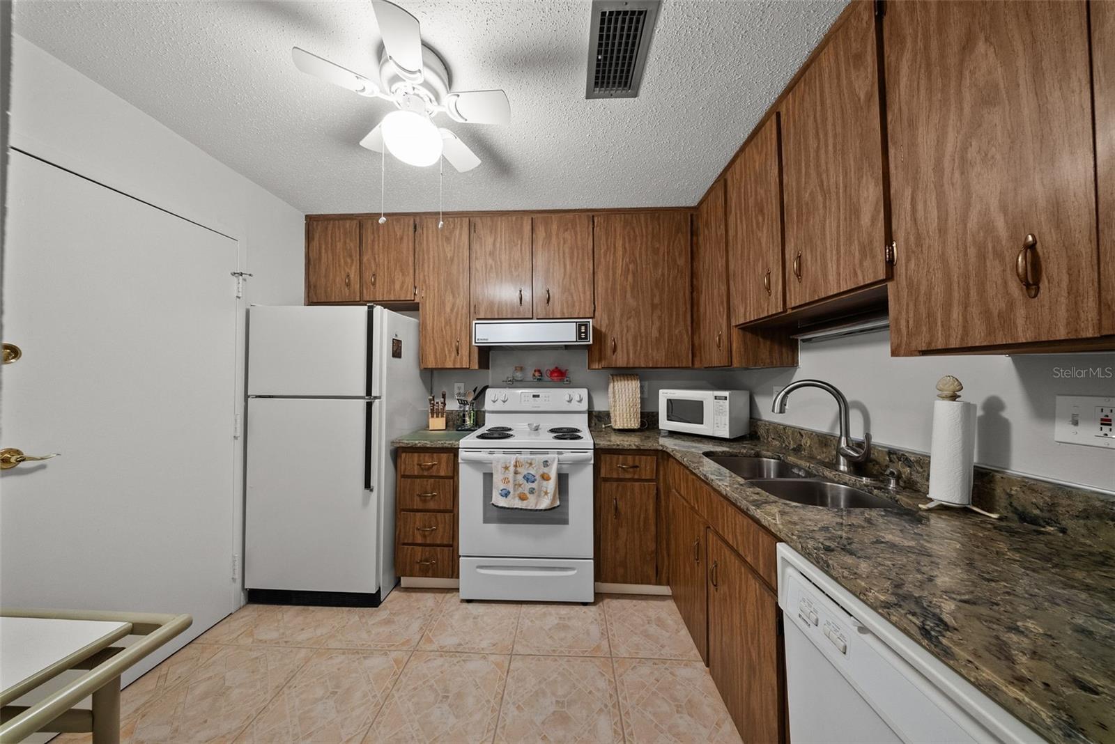 MEDITERRANEAN MANORS - Residential