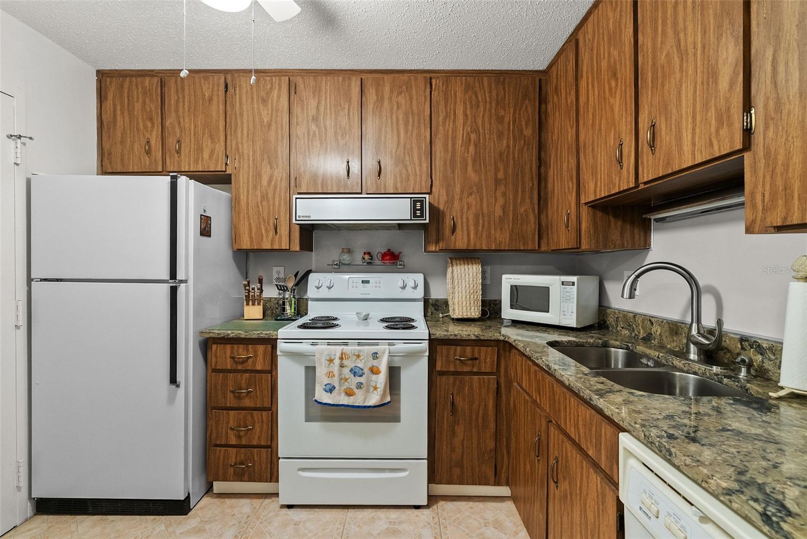 MEDITERRANEAN MANORS - Residential