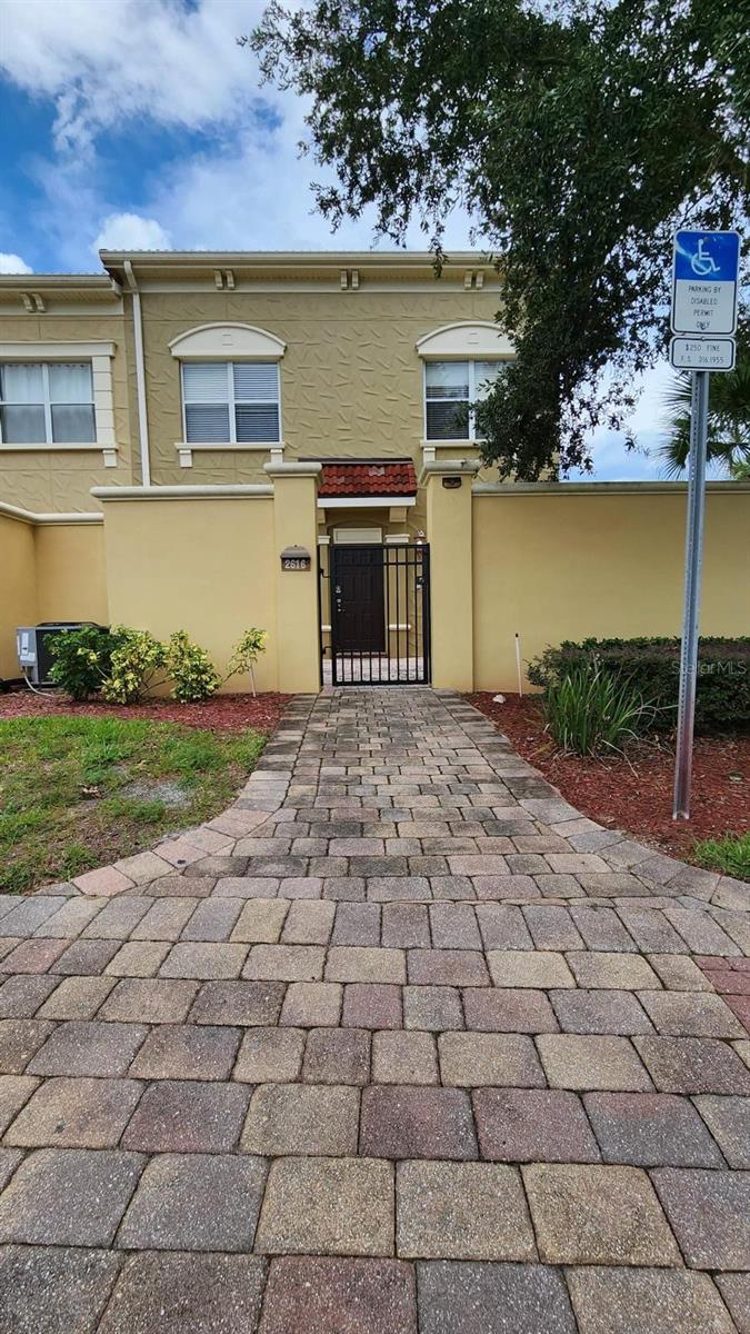 Beautiful 4/3.5 townhouse. This Disney Area resort townhouse is located in the desirable Water Stone Community. The house is in exceptional condition, featuring an open living room/dining room and a fully equipped kitchen! Parking spaces are not assigned! READY TO MOVE IN! EASY TO SHOW! LOCKBOX!