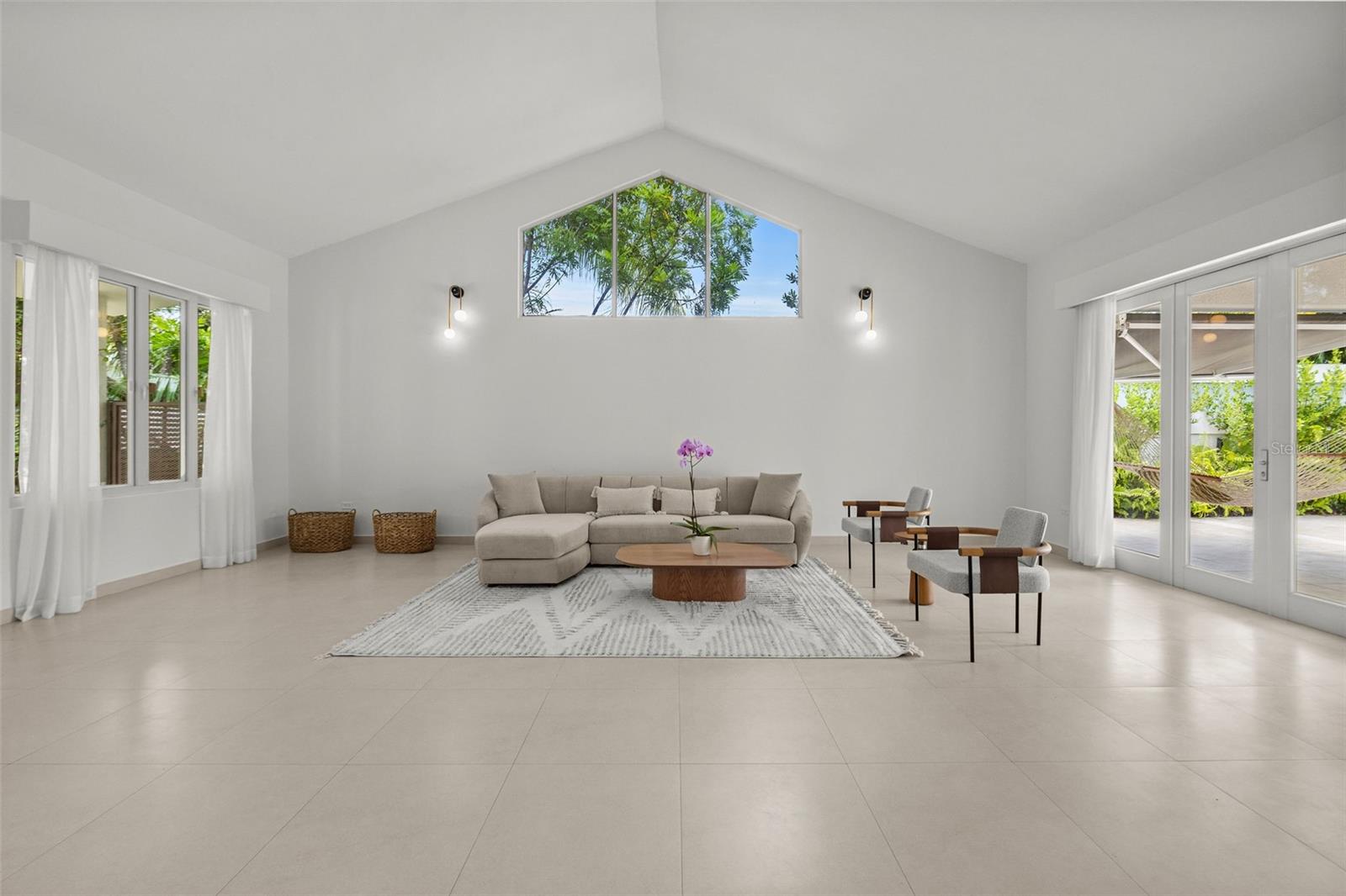 SABANERA DE DORADO - Residential