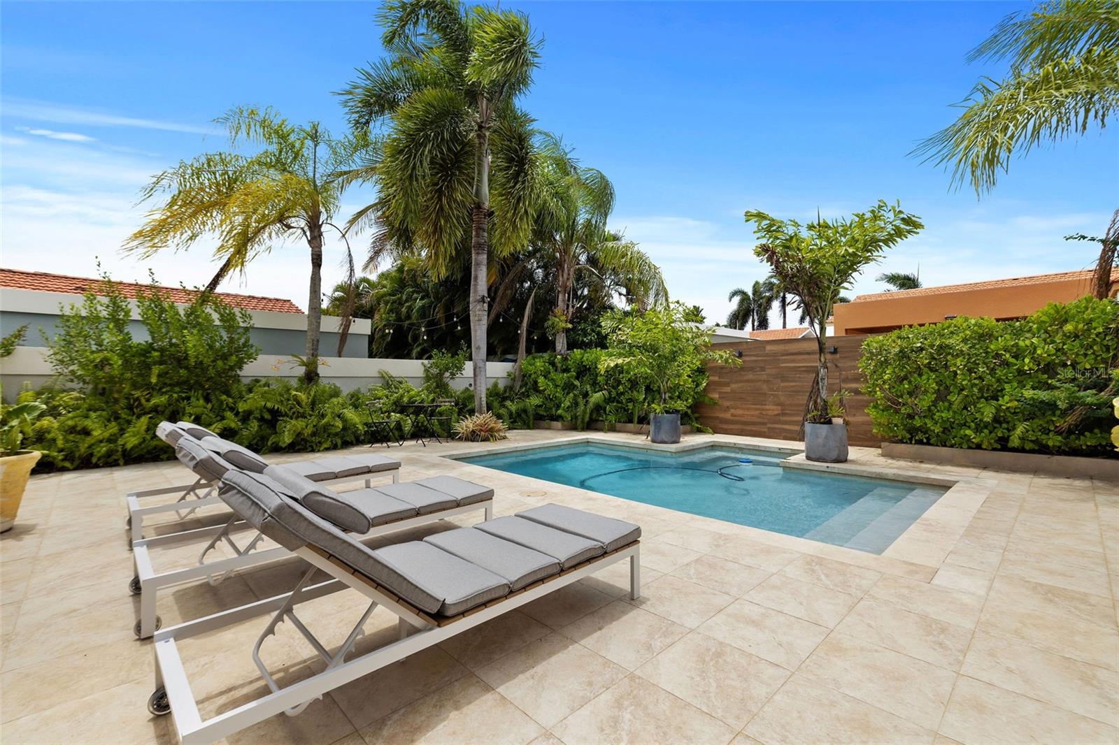SABANERA DE DORADO - Residential