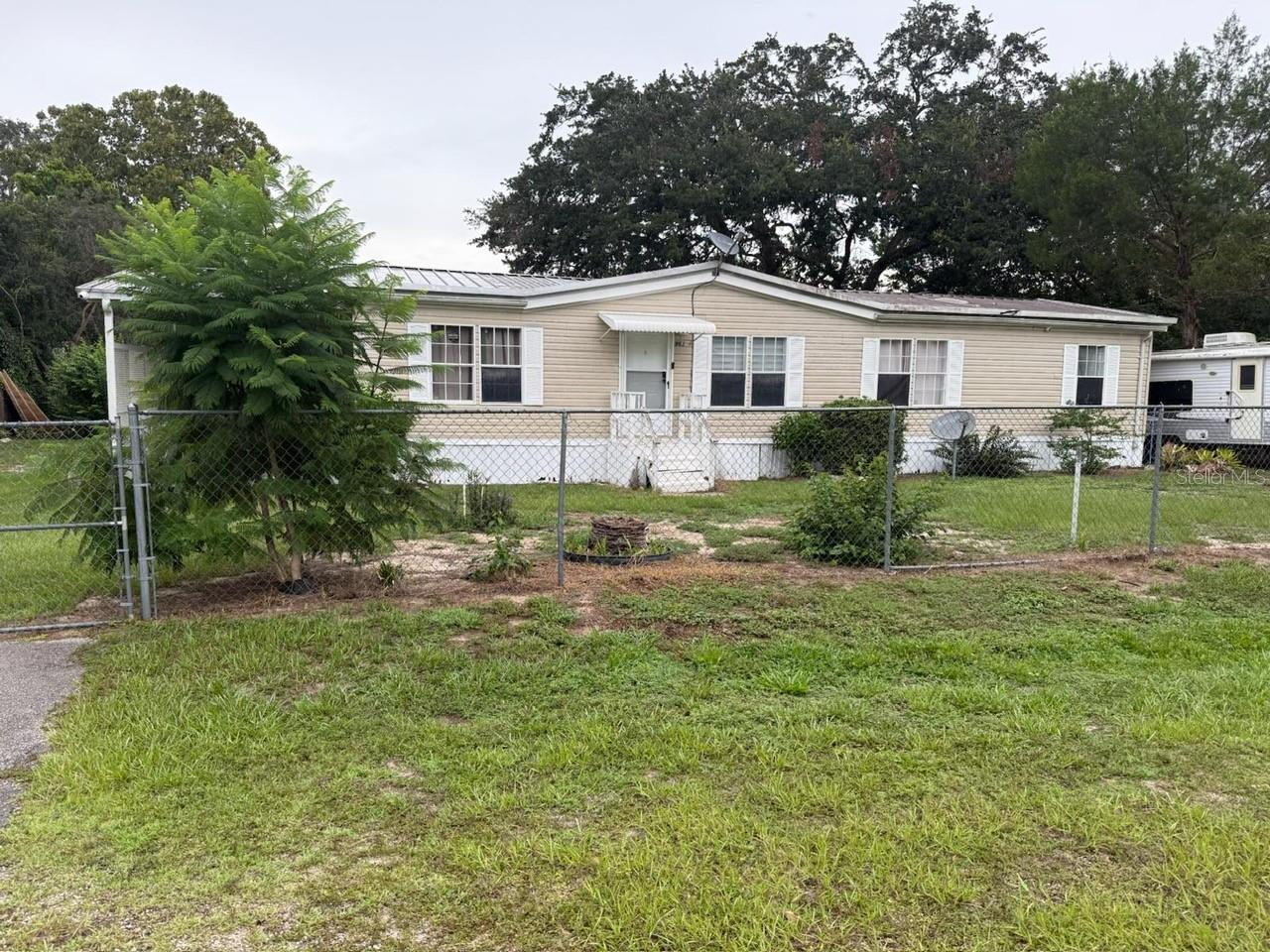 Welcome to this beautifully maintained 3 bedroom, 2 bathroom double-wide mobile home offering 1,512 square feet of comfortable living space in the heart of Summerfield, Florida.
Step inside to find a bright, open-concept layout featuring a generous living room, a large kitchen with plenty of cabinet space, and a cozy dining area perfect for entertaining or everyday living. The split bedroom floor plan provides privacy and flexibility, with a spacious primary suite that includes a walk-in closet and an en-suite bathroom.
Additional features include:
Covered carport for one vehicle
Inside laundry room
Ample storage throughout
Spacious yard for outdoor enjoyment
Quiet, friendly neighborhood
Whether you're looking for a year-round residence or a seasonal retreat, this move-in-ready home offers comfort, space, and convenience — all at an affordable price.