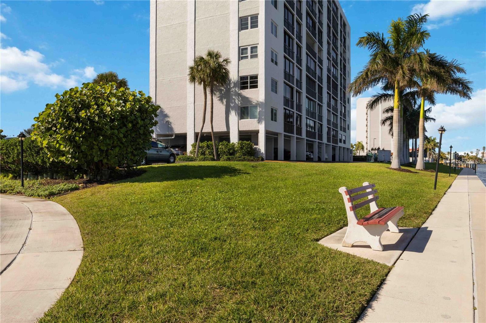 POINTE ON MIDNIGHT PASS - Residential