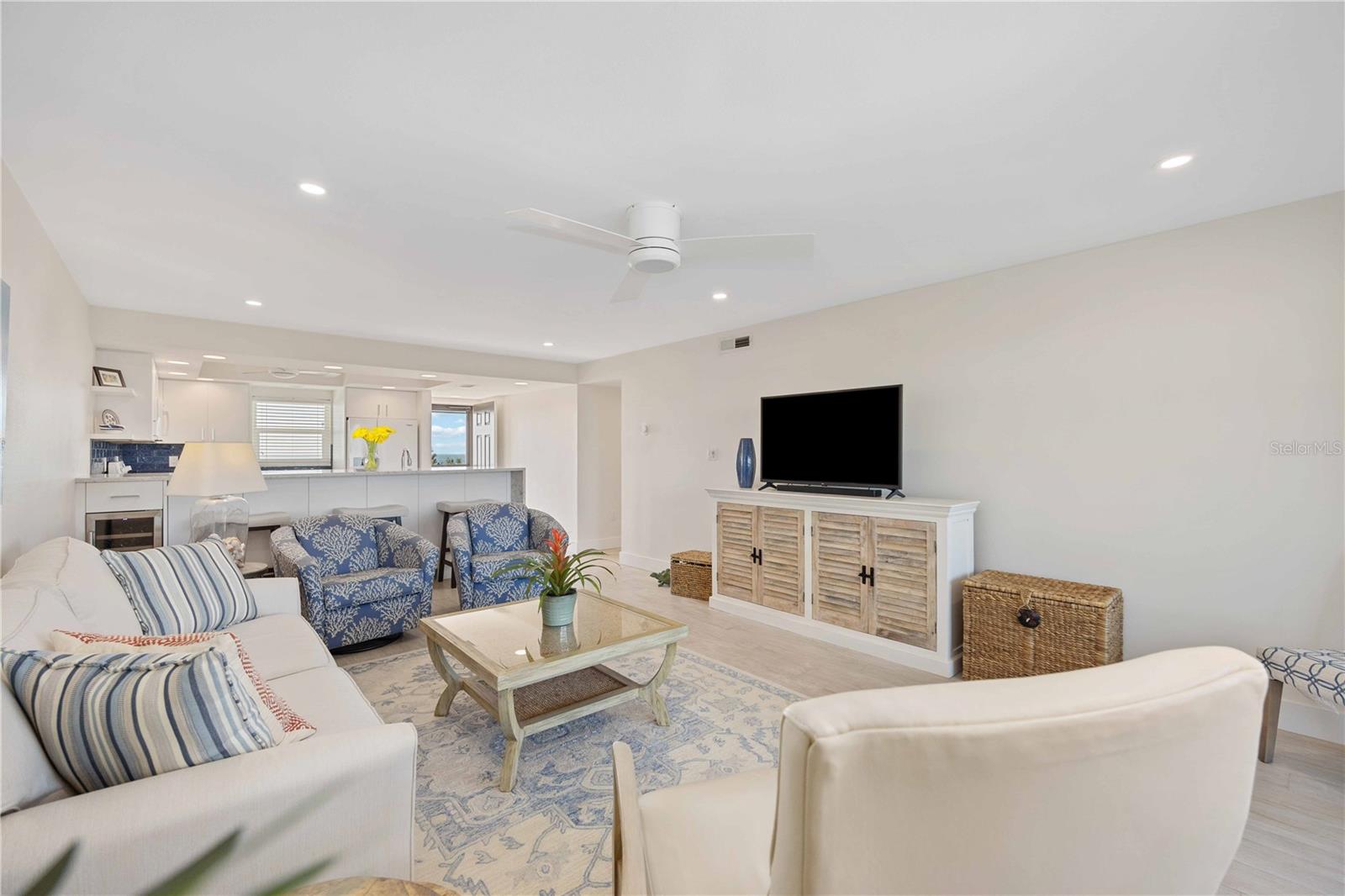 POINTE ON MIDNIGHT PASS - Residential