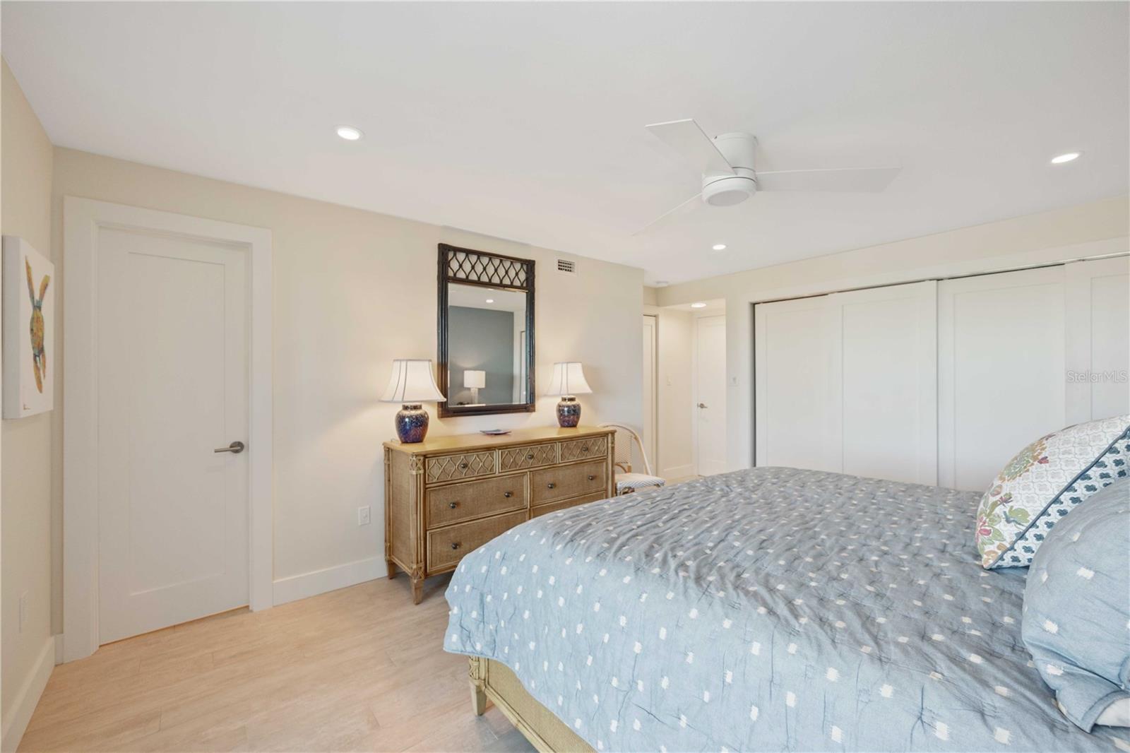 POINTE ON MIDNIGHT PASS - Residential