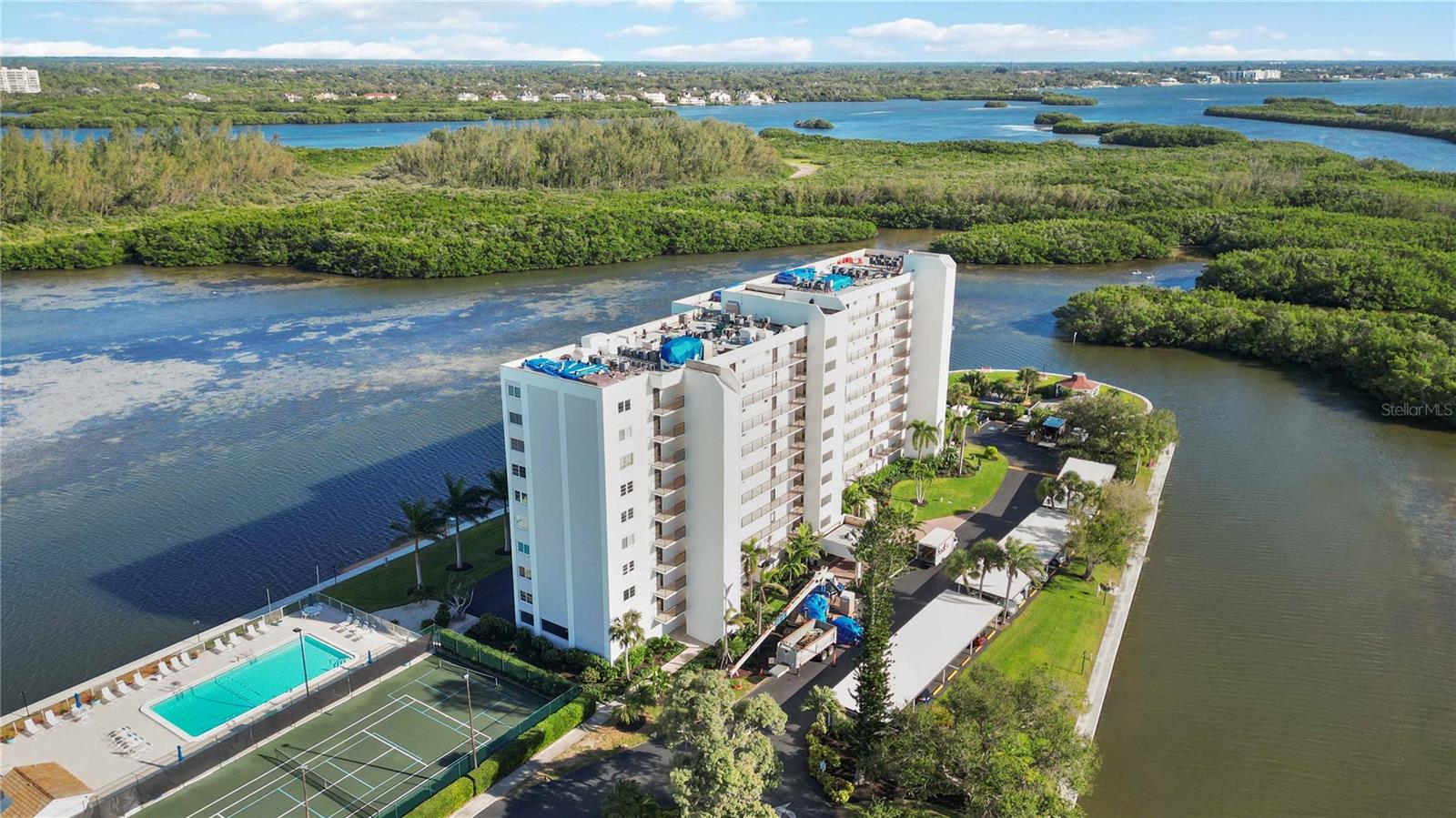 POINTE ON MIDNIGHT PASS - Residential