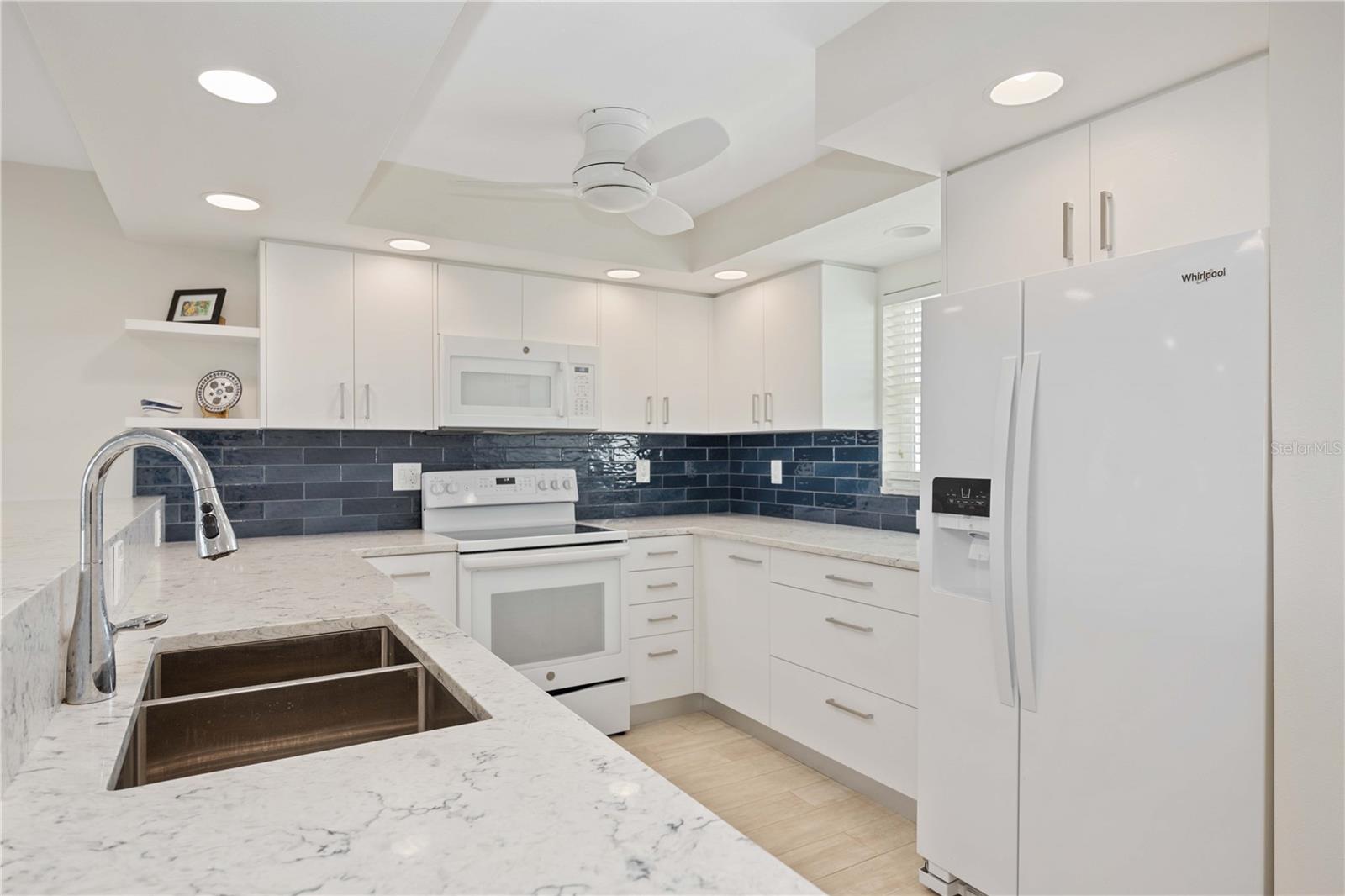 POINTE ON MIDNIGHT PASS - Residential