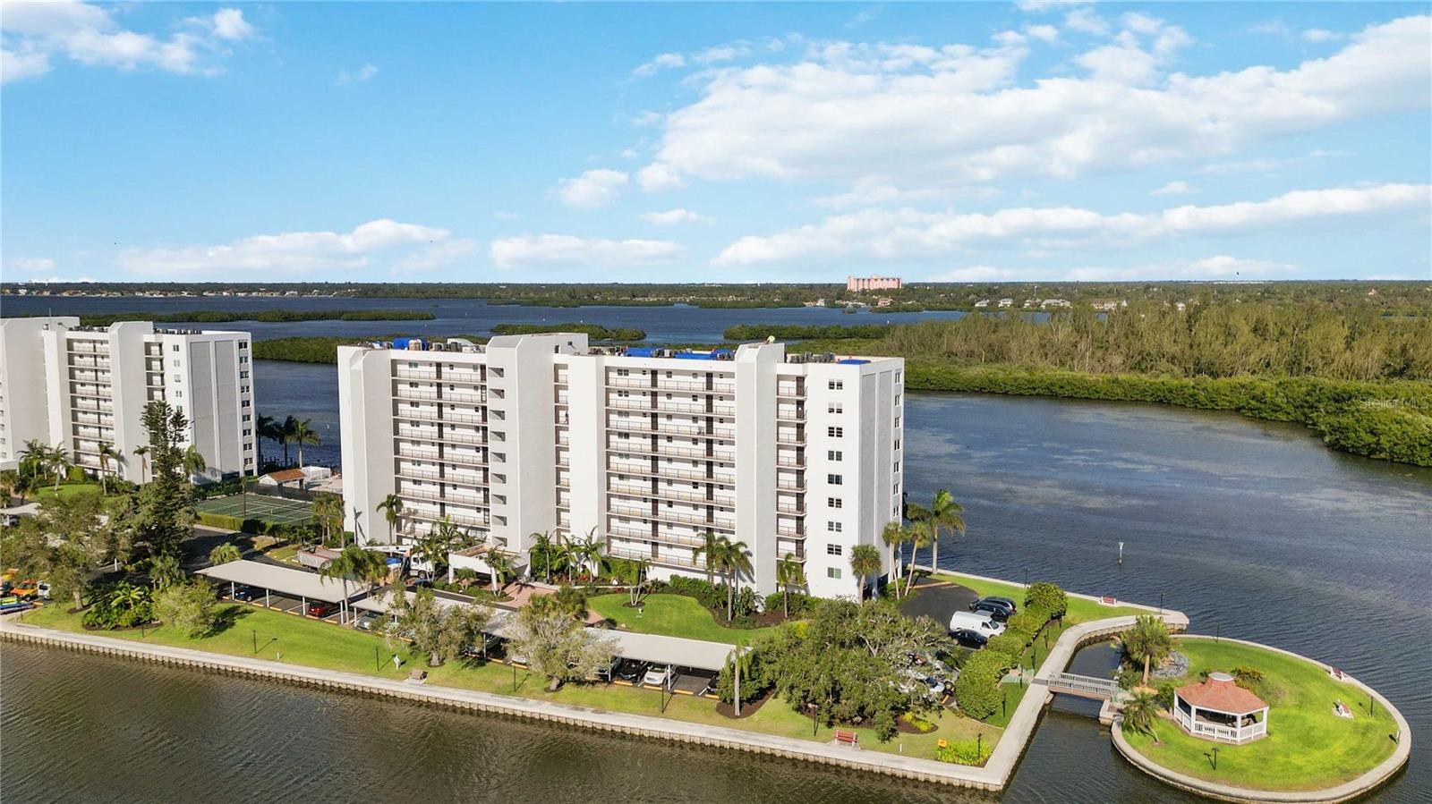 POINTE ON MIDNIGHT PASS - Residential