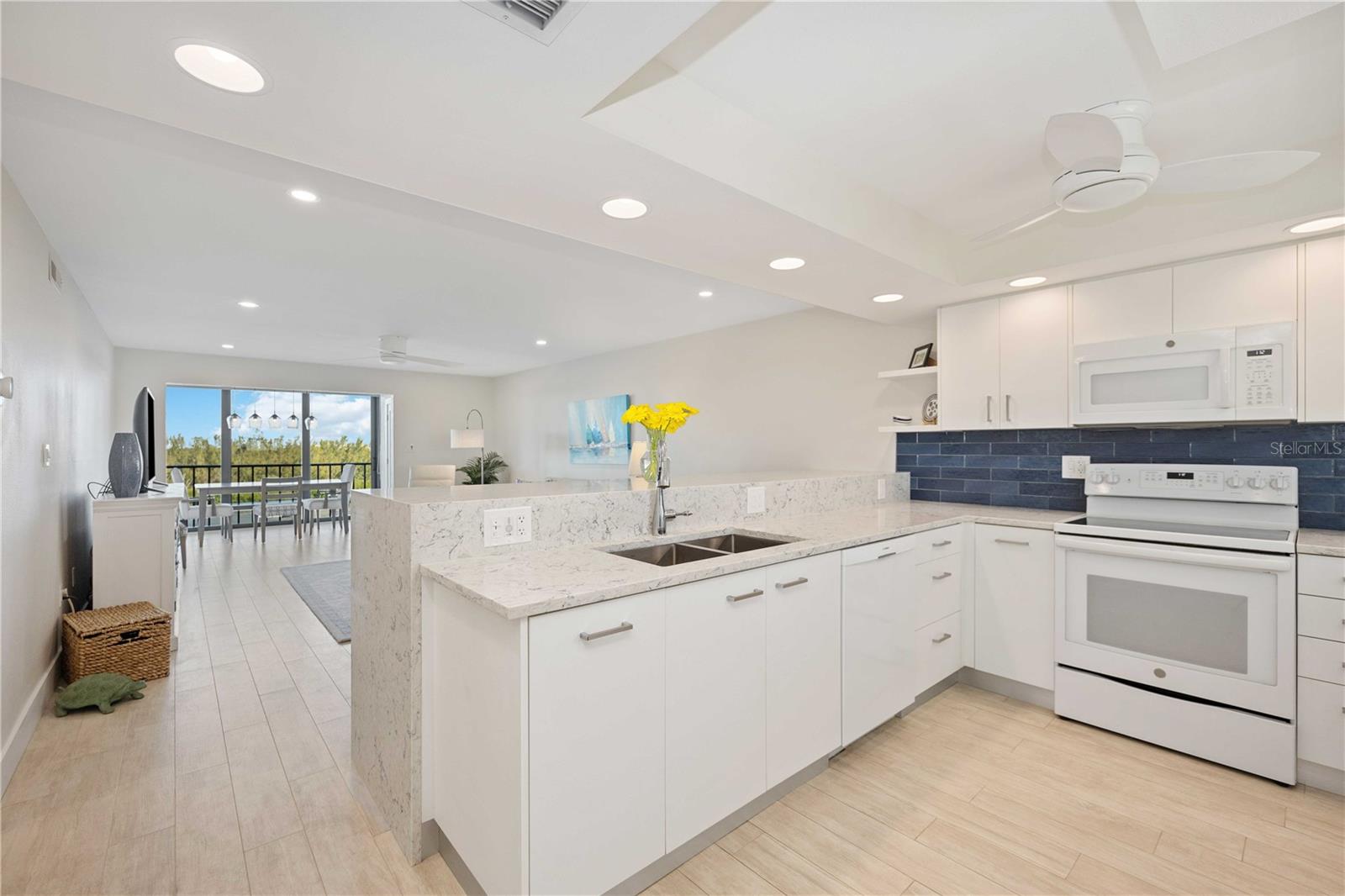 POINTE ON MIDNIGHT PASS - Residential