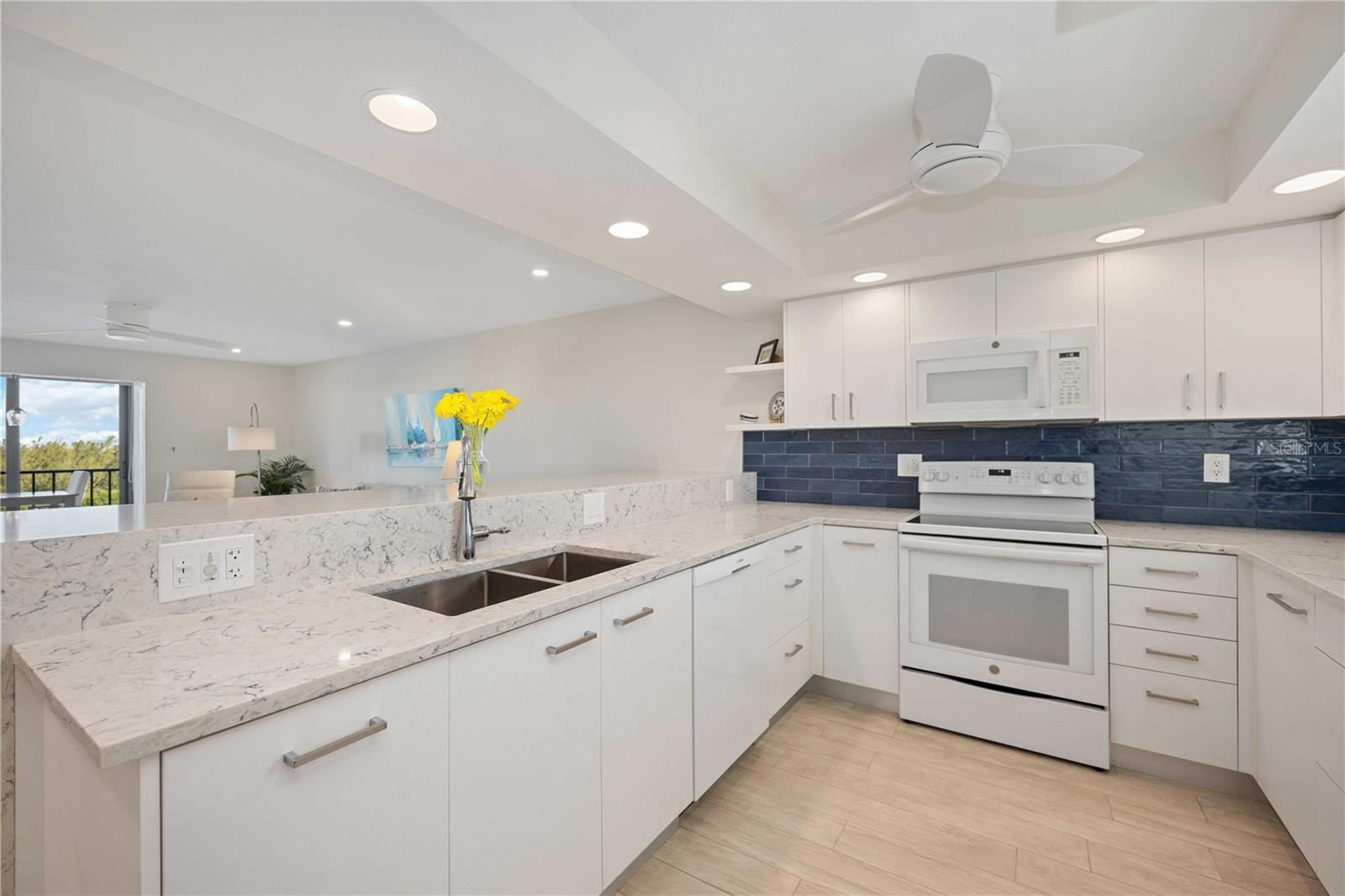 POINTE ON MIDNIGHT PASS - Residential