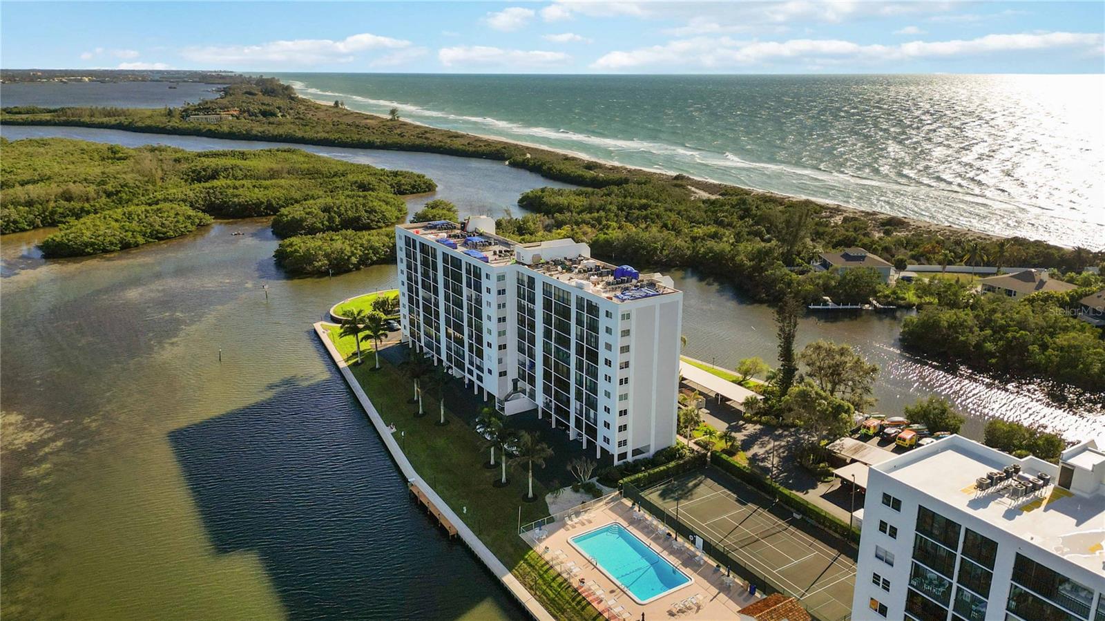 POINTE ON MIDNIGHT PASS - Residential