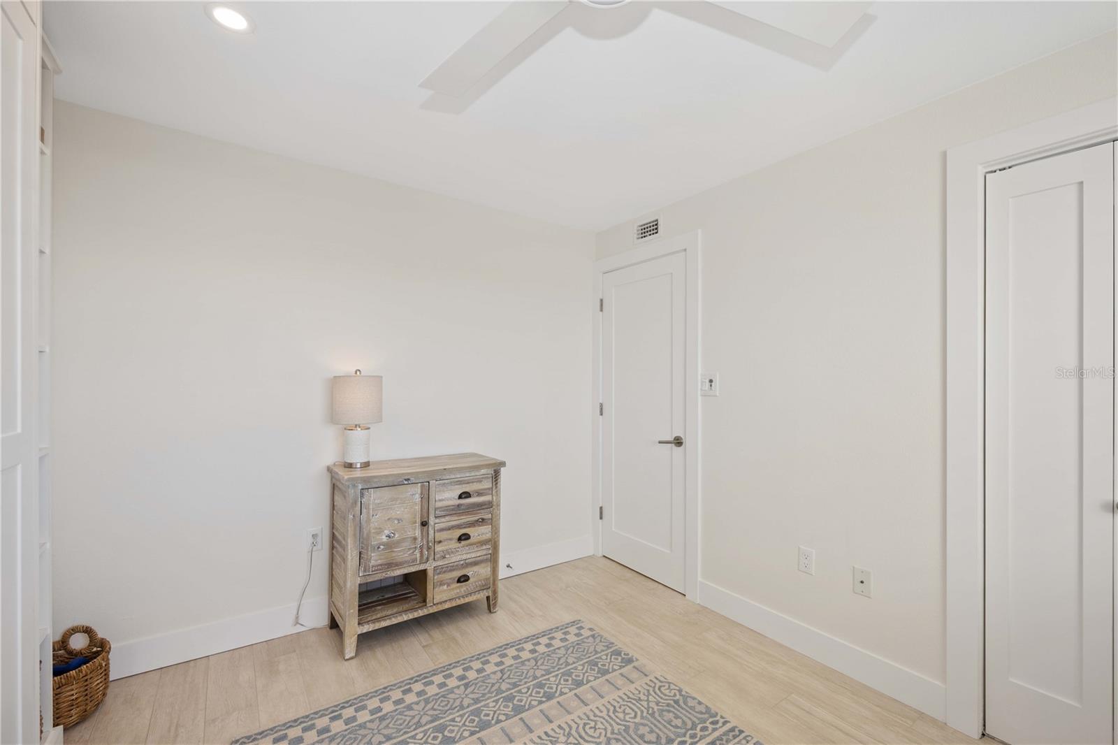 POINTE ON MIDNIGHT PASS - Residential