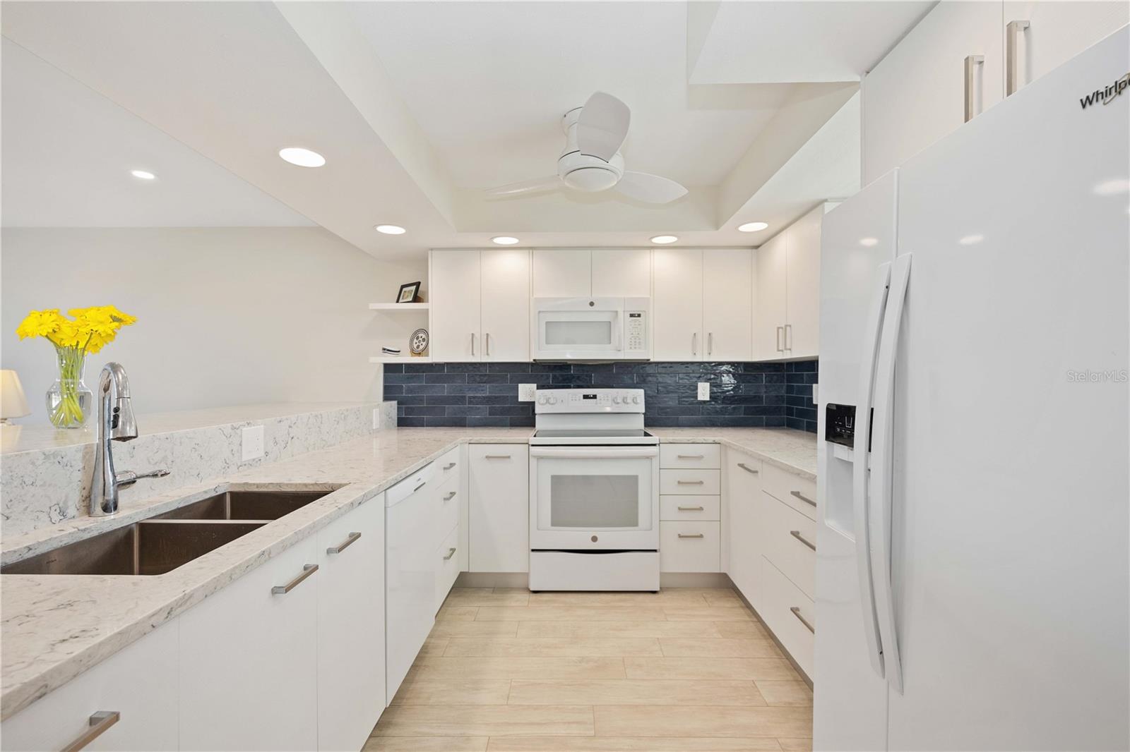 POINTE ON MIDNIGHT PASS - Residential