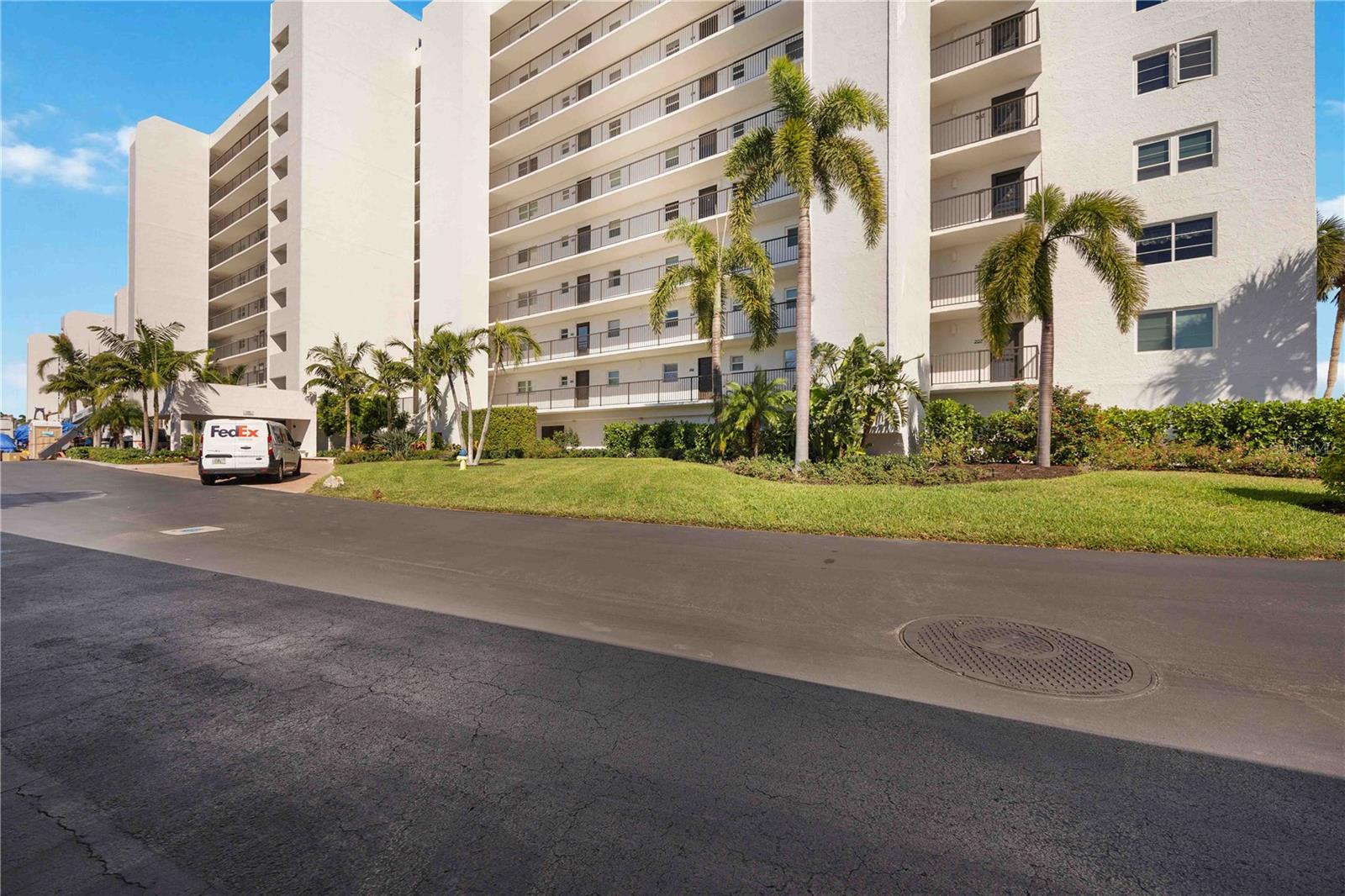 POINTE ON MIDNIGHT PASS - Residential