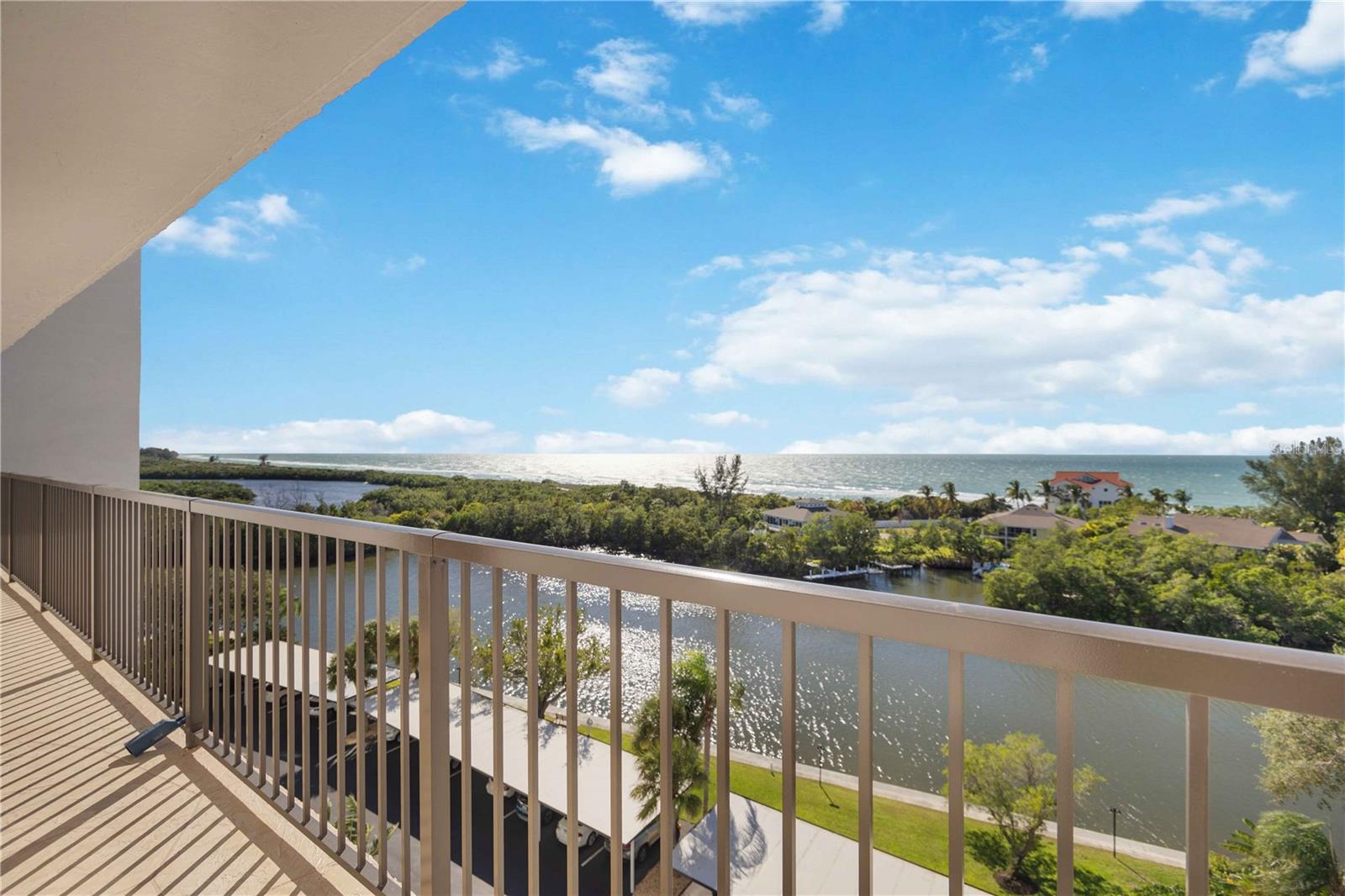 POINTE ON MIDNIGHT PASS - Residential