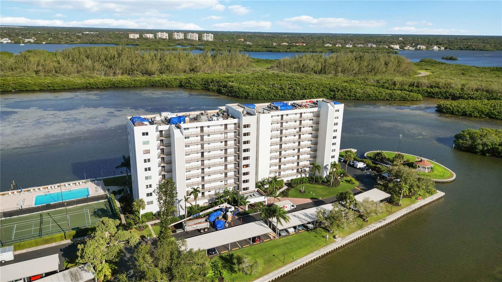 POINTE ON MIDNIGHT PASS - Residential