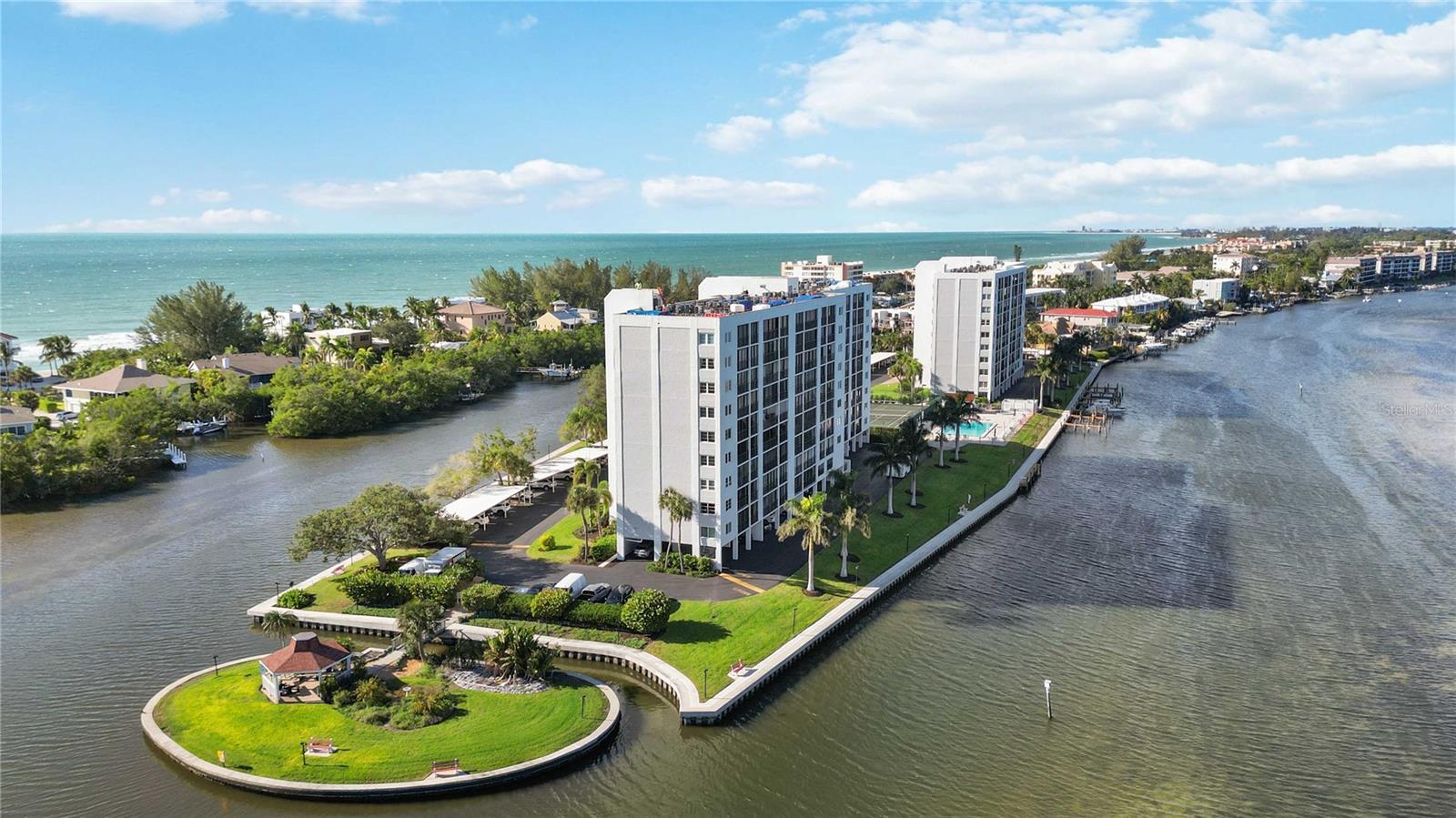 POINTE ON MIDNIGHT PASS - Residential