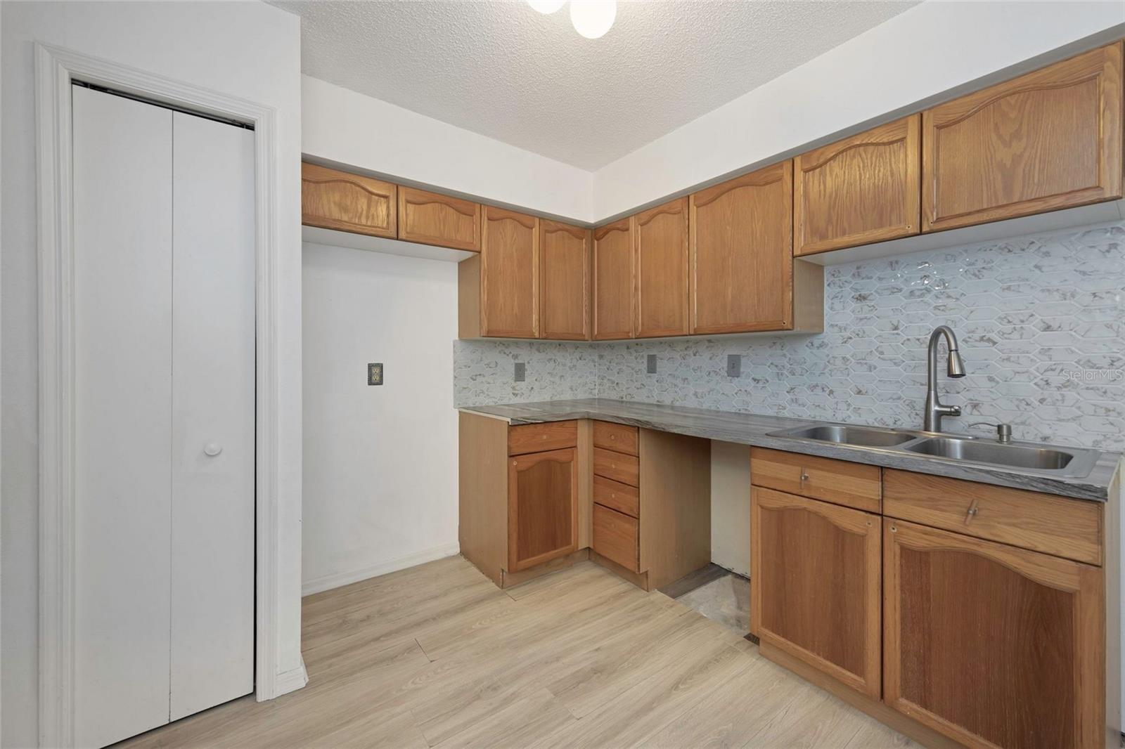 PINEWOOD VILLAS - Residential