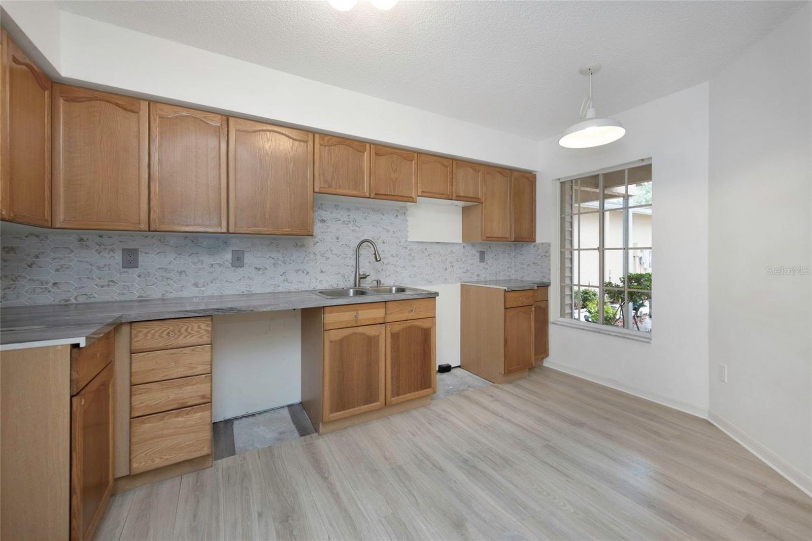 PINEWOOD VILLAS - Residential