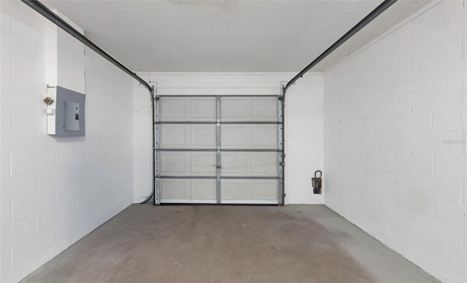 PINEWOOD VILLAS - Residential