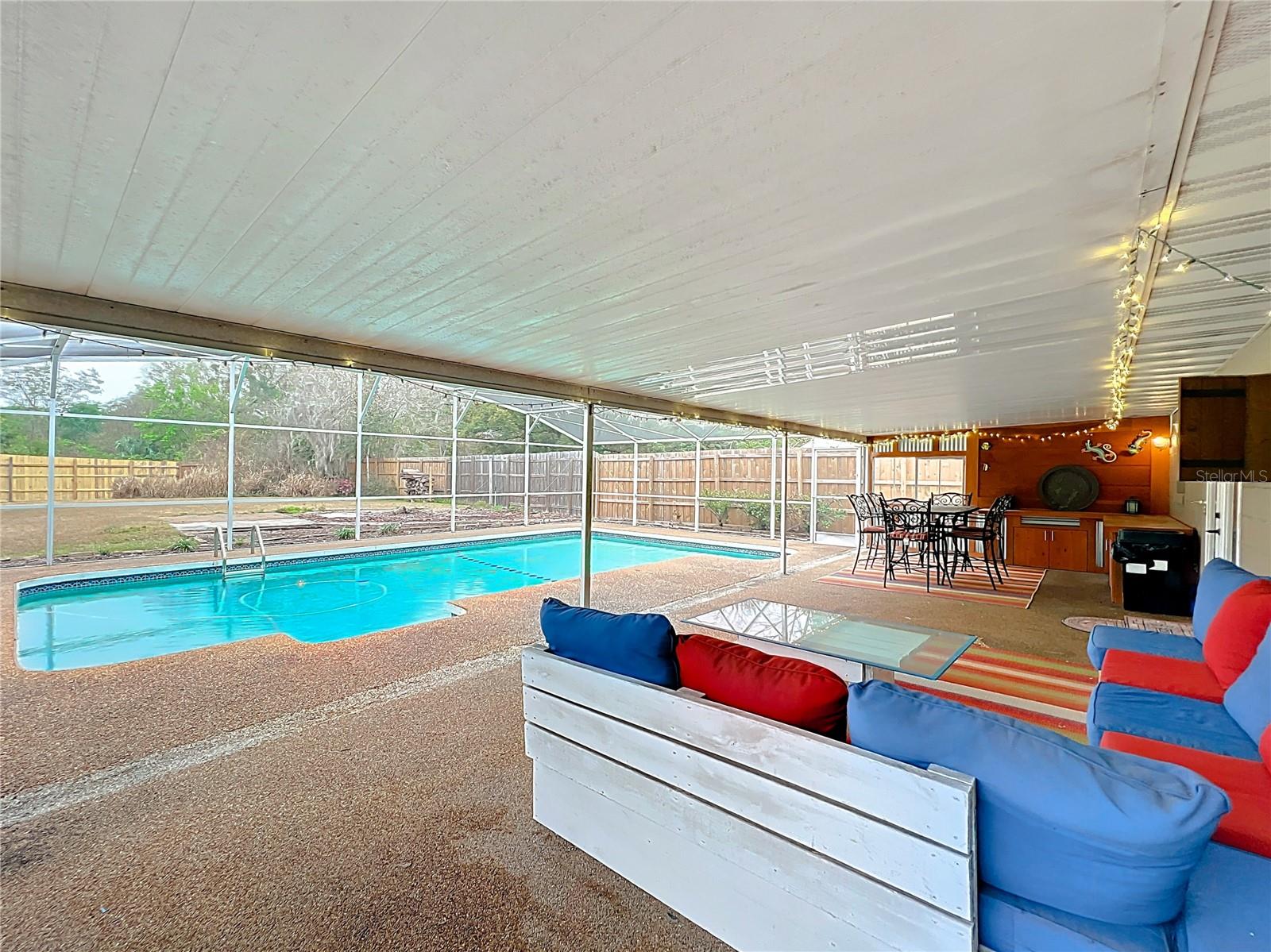 SKY LARK IN THE WOODS - Residential