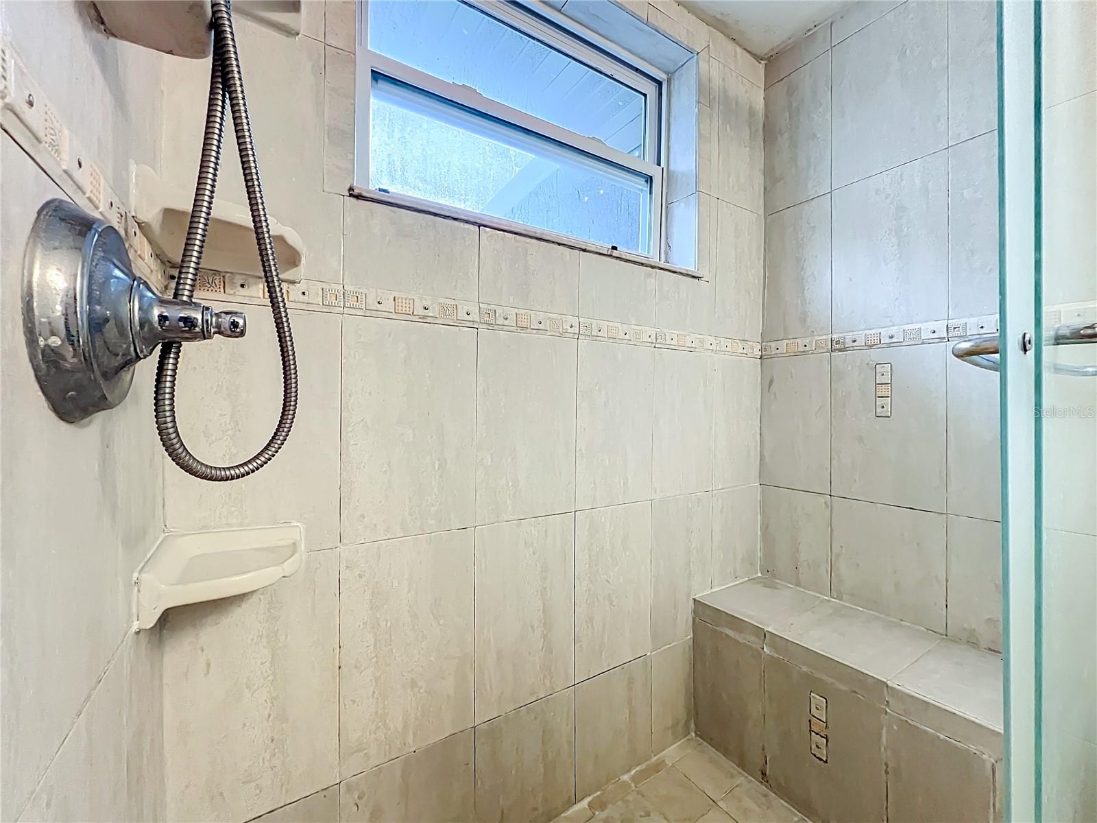 SKY LARK IN THE WOODS - Residential