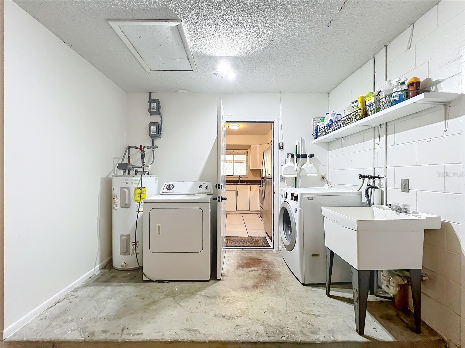 SKY LARK IN THE WOODS - Residential