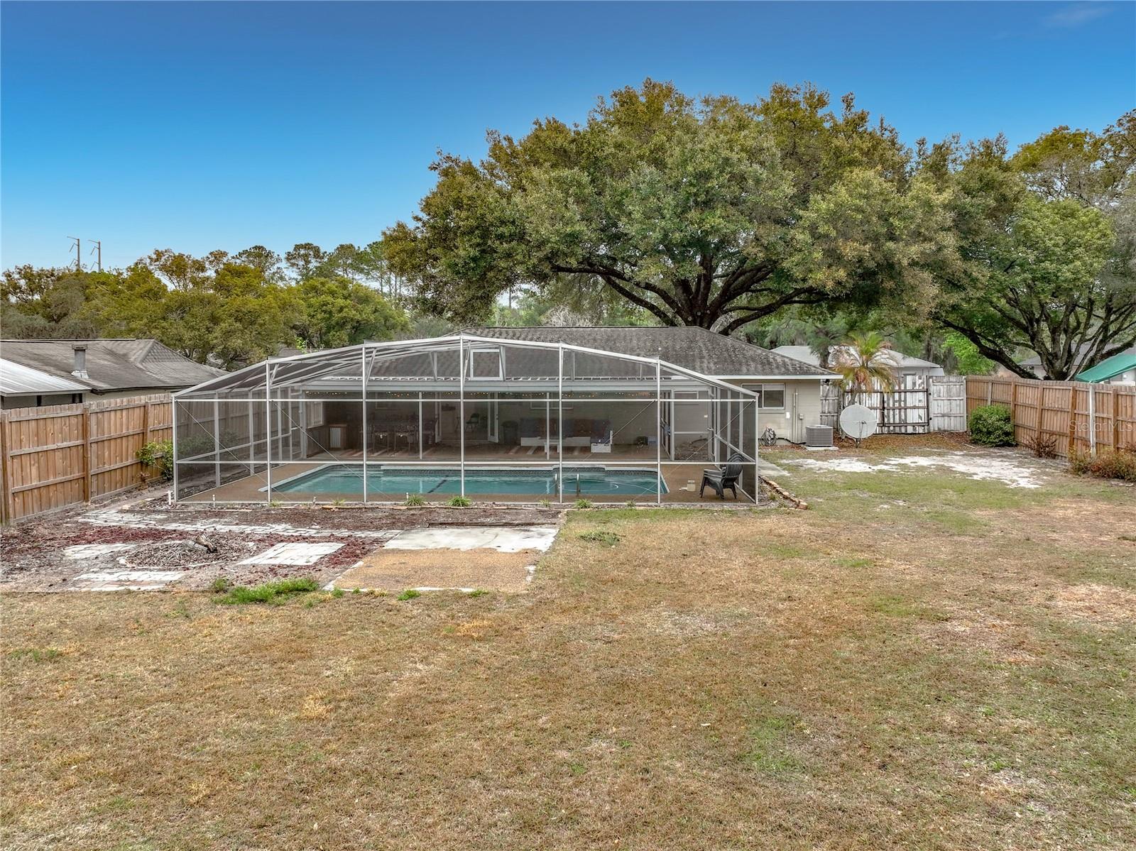 SKY LARK IN THE WOODS - Residential