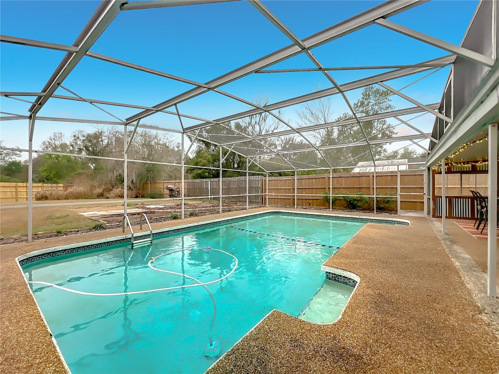 SKY LARK IN THE WOODS - Residential