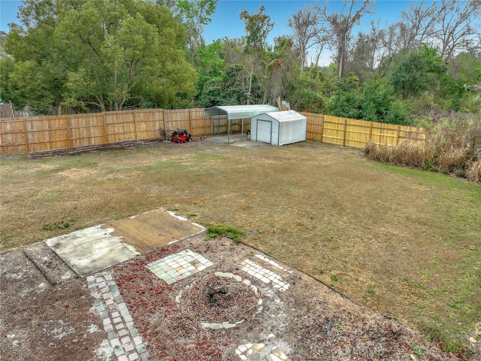 SKY LARK IN THE WOODS - Residential