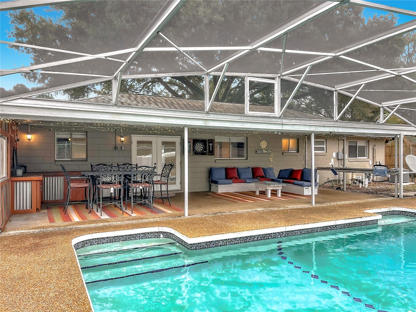 SKY LARK IN THE WOODS - Residential