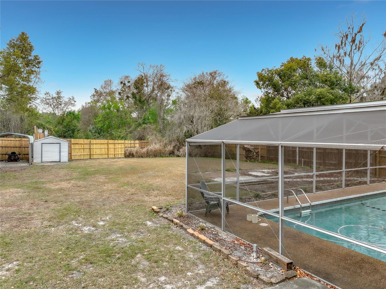 SKY LARK IN THE WOODS - Residential