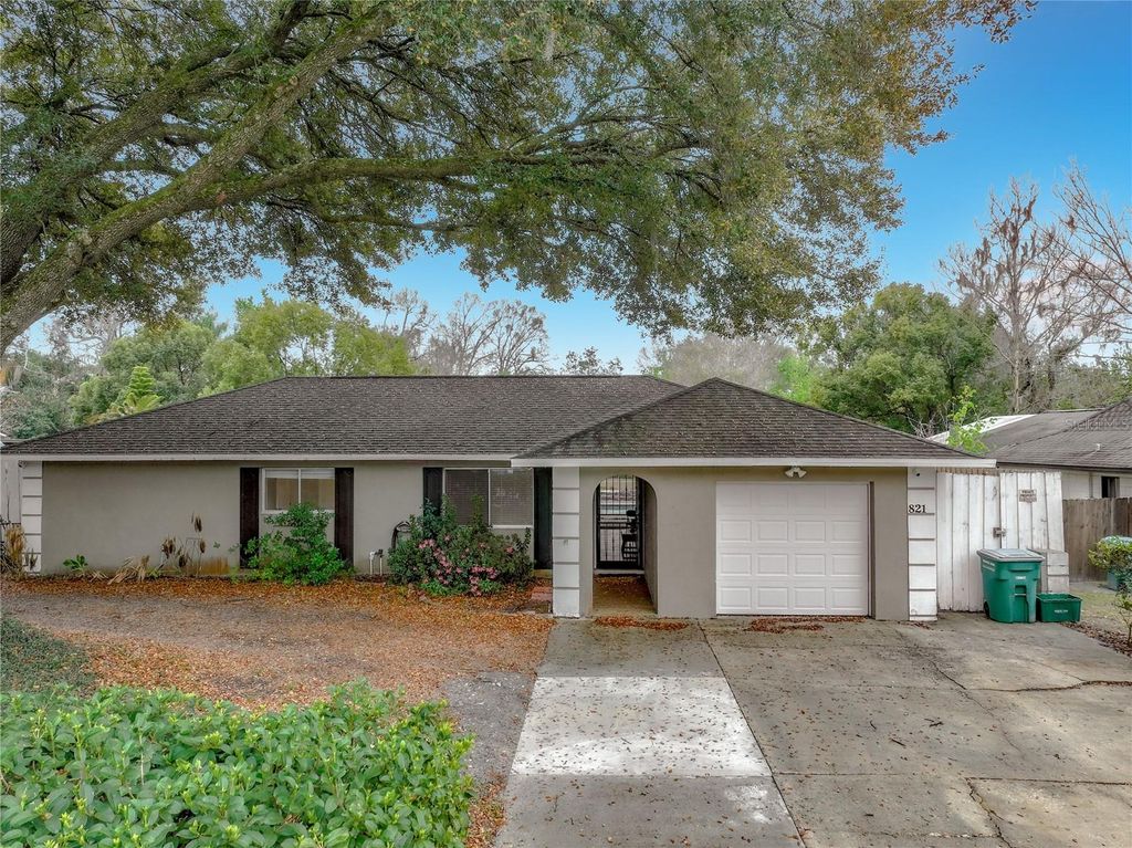 Photo of 821 Raven Avenue, Longwood, FL 32750 (MLS # O6385579)
