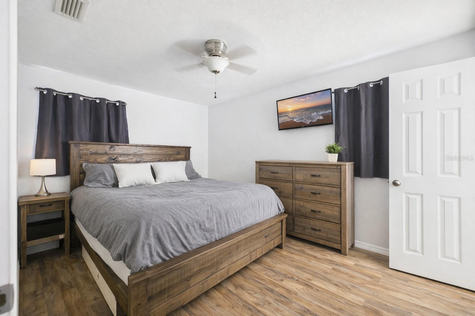 HAMPTON COURT - Residential