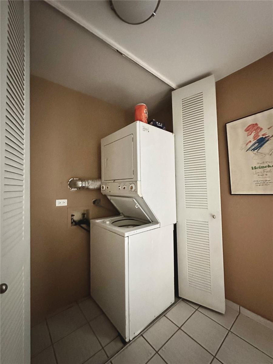 MONTE MAYOR 1107 - Residential Lease