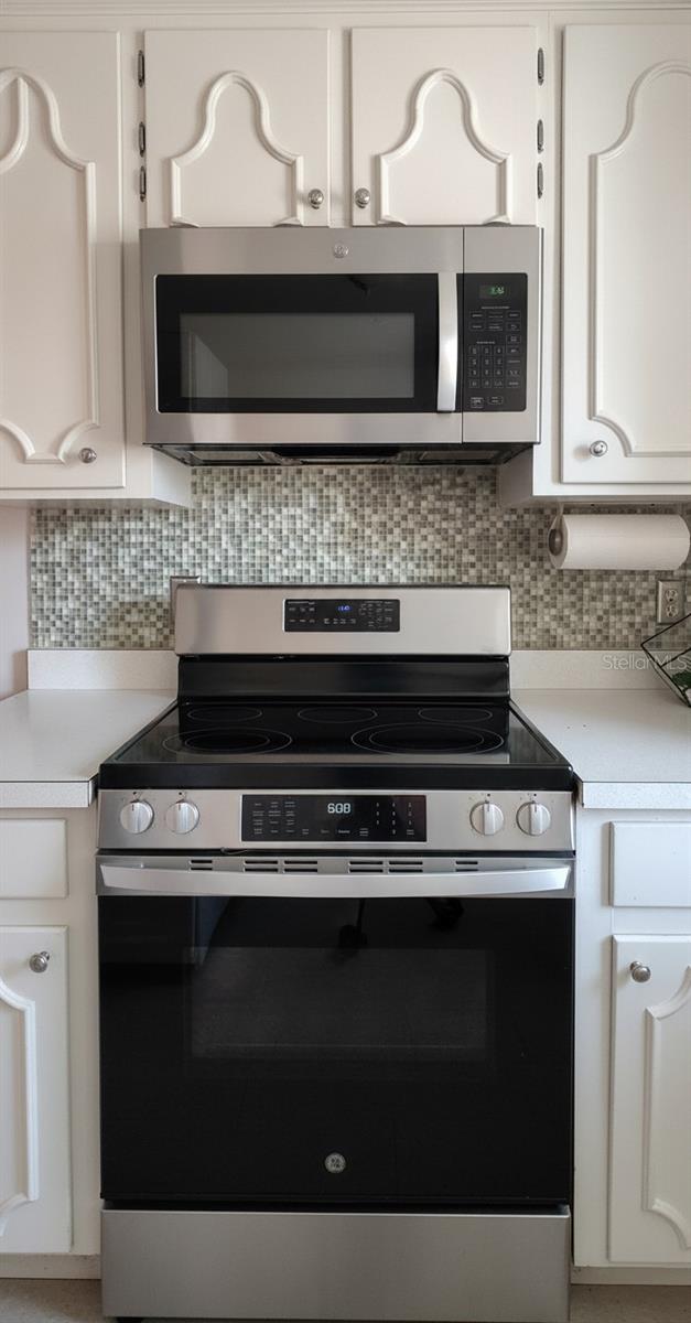 COUNTRY CLUB TWNHS ESTATES - Residential