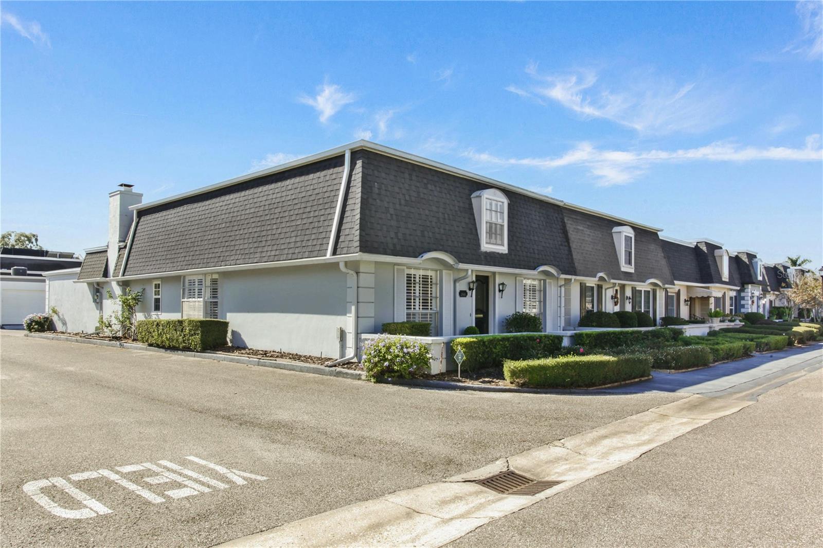 COUNTRY CLUB TWNHS ESTATES - Residential