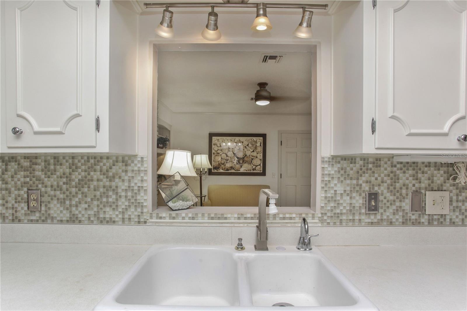 COUNTRY CLUB TWNHS ESTATES - Residential