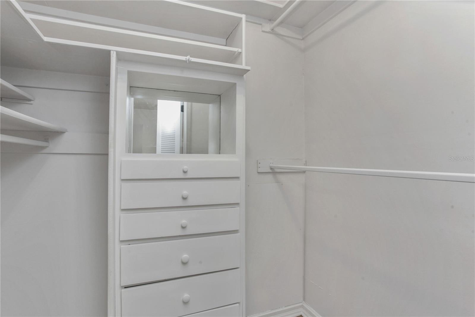 COUNTRY CLUB TWNHS ESTATES - Residential