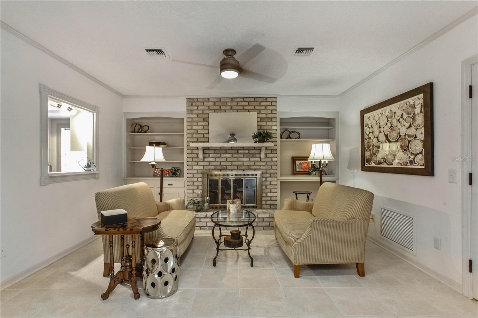 COUNTRY CLUB TWNHS ESTATES - Residential