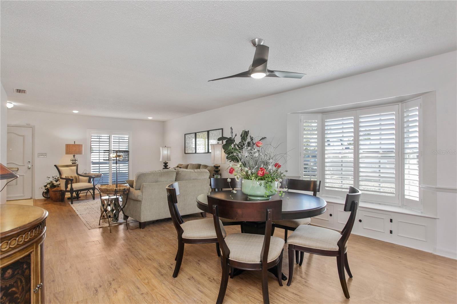 COUNTRY CLUB TWNHS ESTATES - Residential