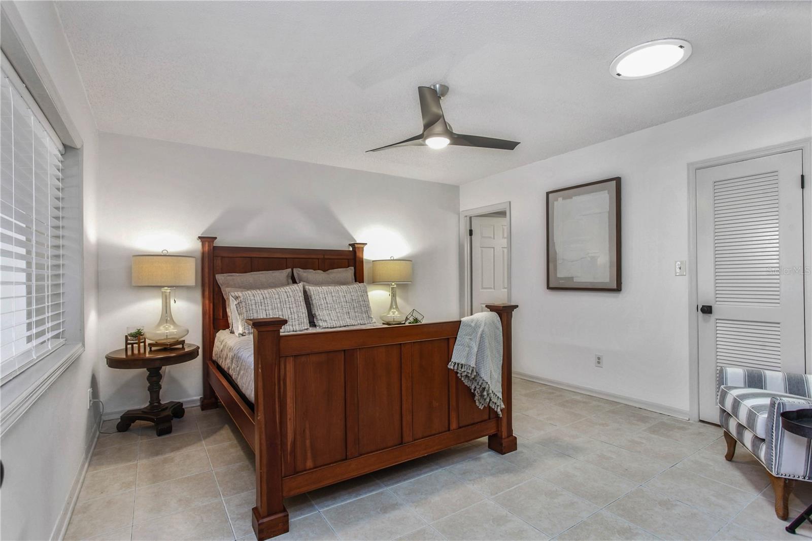 COUNTRY CLUB TWNHS ESTATES - Residential